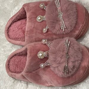 House sandals. Size 8-9